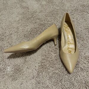 Sam Edelman Dori Soft Beige Slip On Pointed Toe Kitten Heeled Fashion Pumps